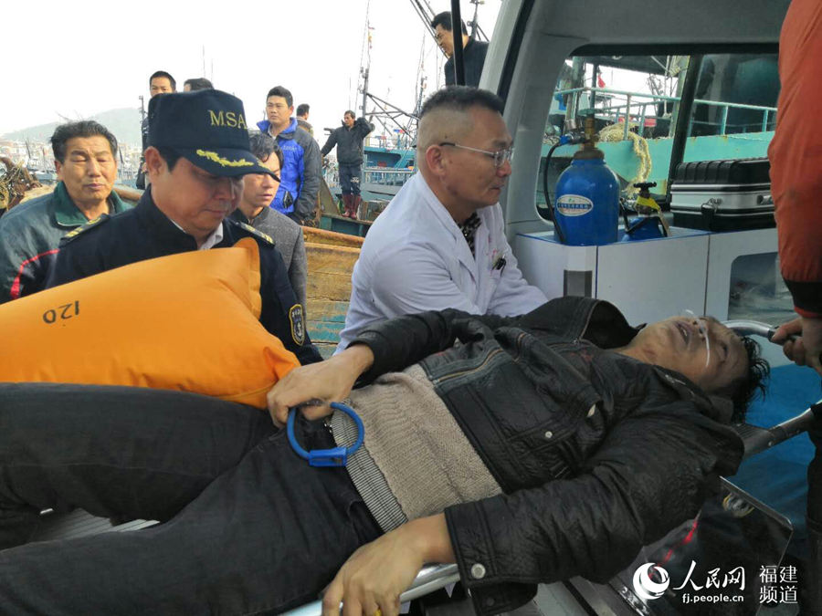 “中興689”輪獲救船員被送往醫院