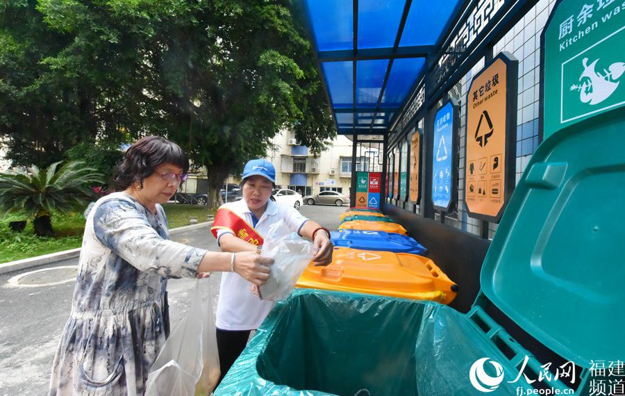 福州：新式垃圾分類投放亭進小區