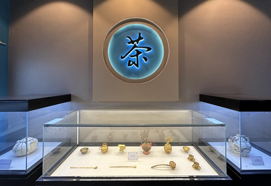 朱子茶文化陳列館中擺放著各式各樣的展品。