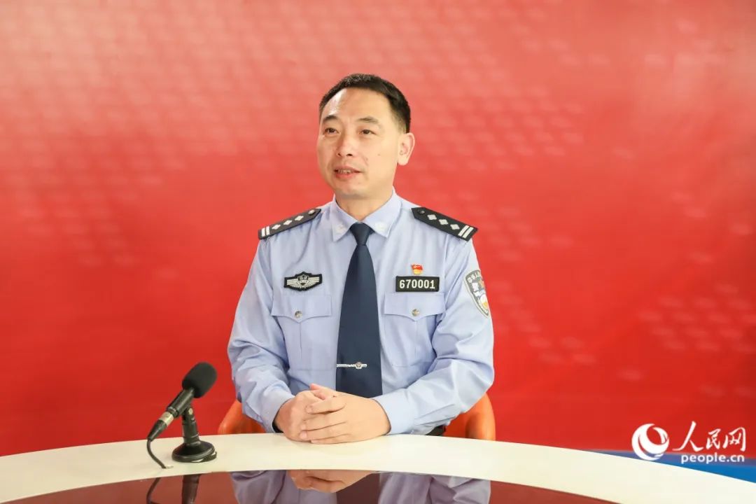 清流县副县长、公安局局长林增墡接受人民网专访。人民网 陈永整摄