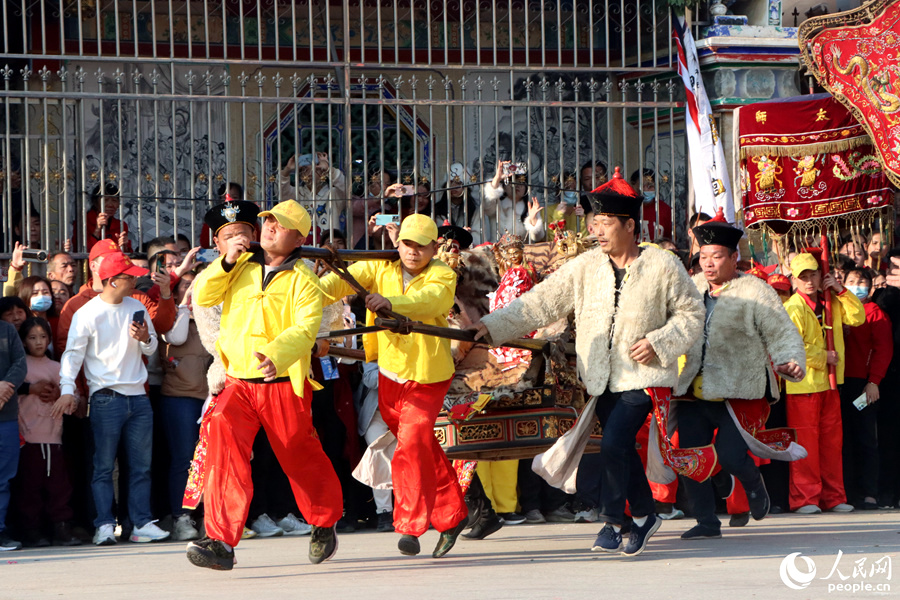 皂隶舞与“行傩”表演是当地知名的民俗活动。人民网记者 林盈摄
